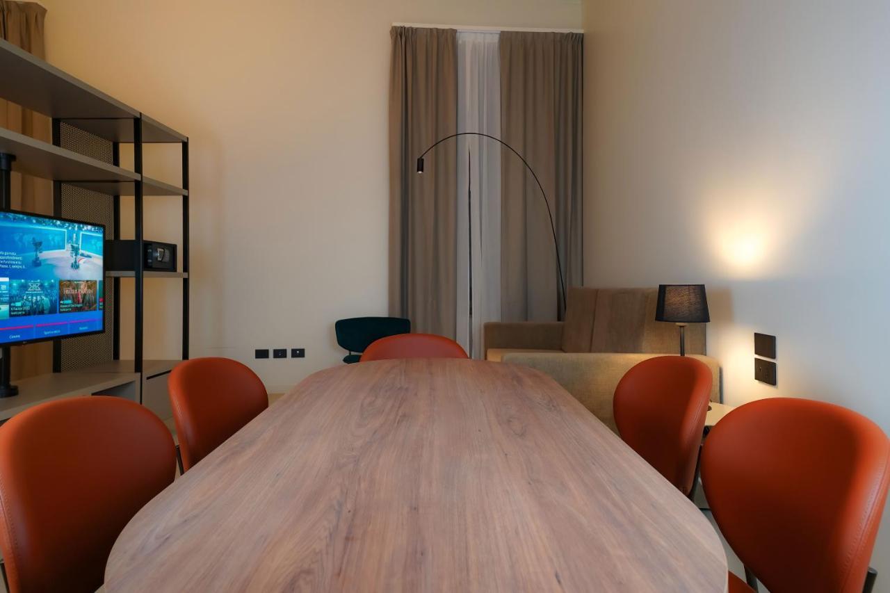 Bergamo Inn 21 Extérieur photo Meeting room